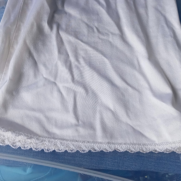 Woman's Adonna white slip, Medium - Picture 4 of 5